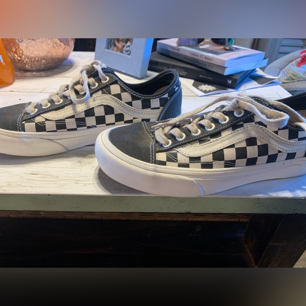 Vans unisex Checkerboard Low-Top Sneakers in Black/White